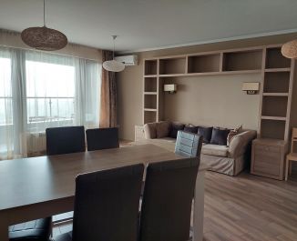 Тристаен апартаментСтудентски град