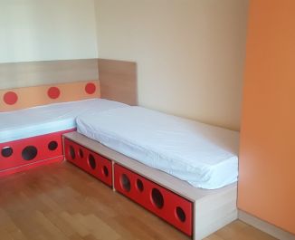 Тристаен апартаментИзток