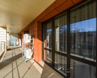 Тристаен апартаментИзток