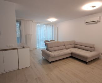 Тристаен апартаментДианабад